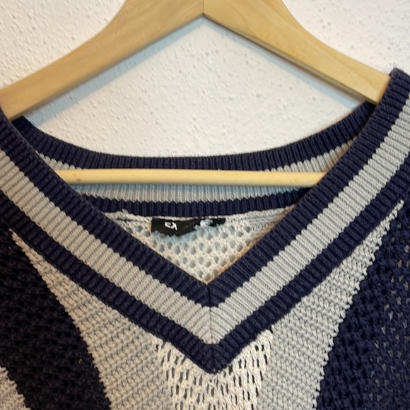 Express Preppy Blue and White Striped Knit V Neck Sweater Size M - Picture 3 of 6